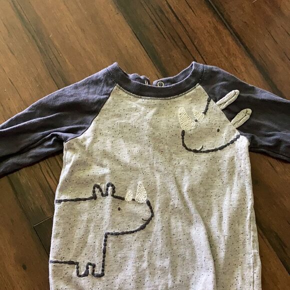 NEW Carter’s Baby Boy Rhino 🦏 Blue Grey Long Sleeve Cotton Onesie Romper 12 Mo - Picture 3 of 5